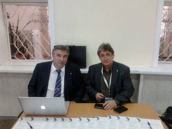 Подписание С.А. Безносюком и В.А. Быковым, генеральным директором НТ-МДТ, соглашения о сотрудничестве между АлтГУ и НТ-МДТ в области нанонаук и нанотехнологий